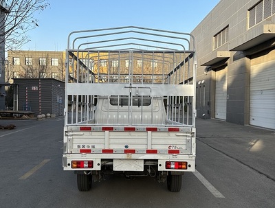 東風(fēng)小康國(guó)六3.2米倉柵式運(yùn)輸車 城市與城鄉(xiāng)道路貨運(yùn)的可靠伙伴